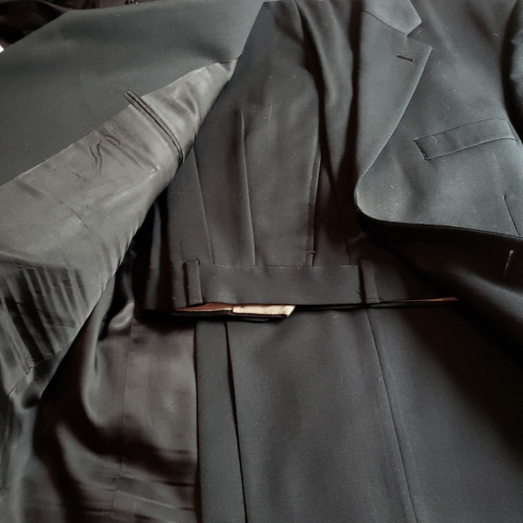 Men's suits like new.  Worn once or twice each. - Picture 6 of 16